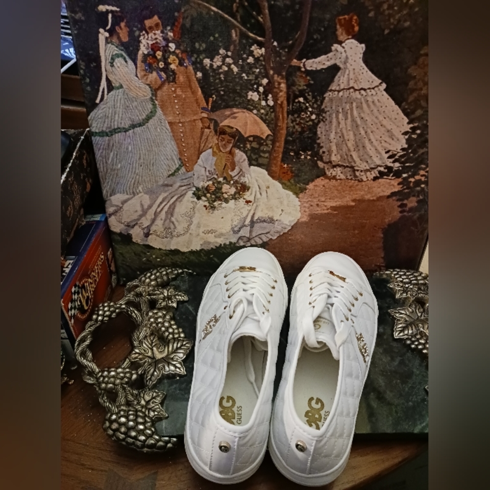 👟👟GBG Guess Women’s White Leather 🧦Quilted Pattern Shoes Size 8M.🧢🛍🎁 - Picture 3 of 14